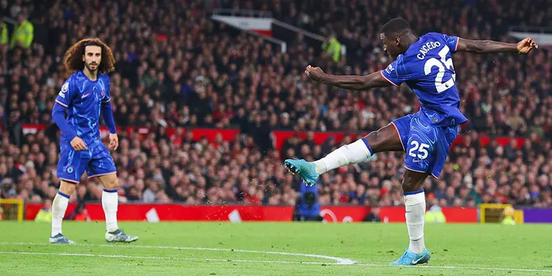 Chelsea chơi không nổi bật trong ngày làm khách đến Old Trafford